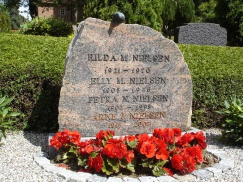 Hilda M. Nielsen.jpg